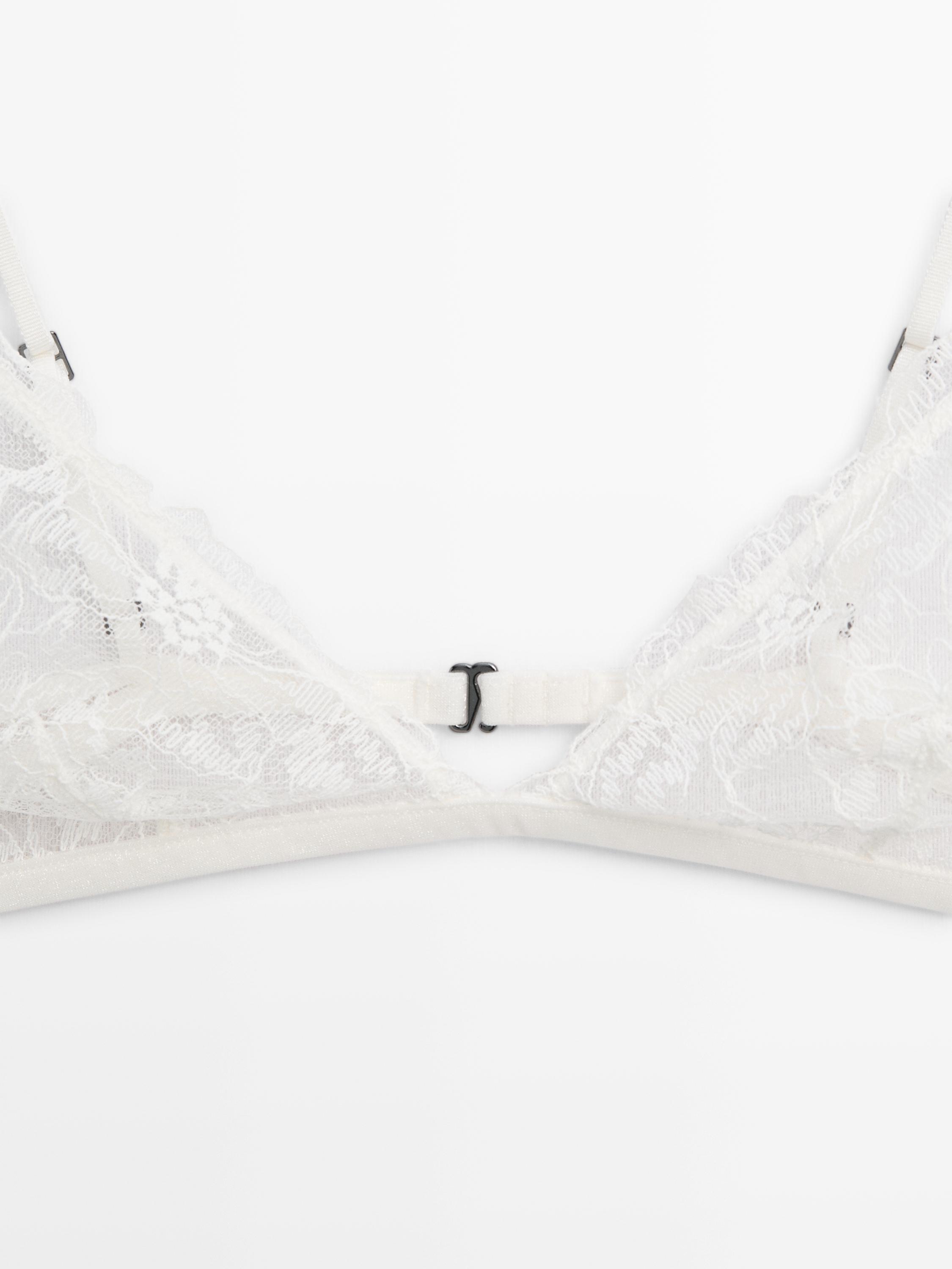 Lace bralette with scalloped details